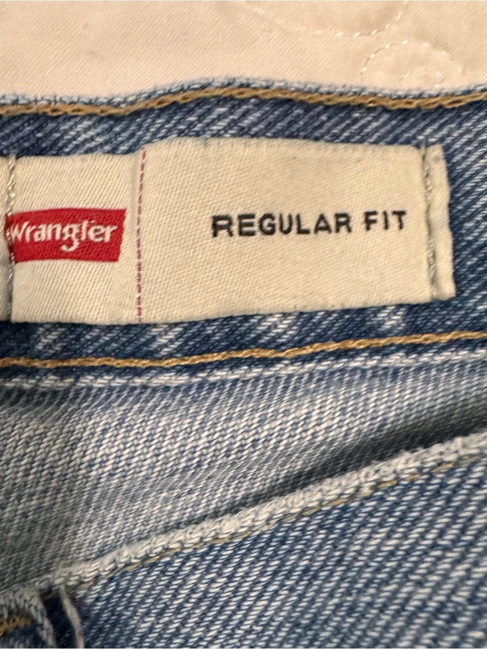 Wrangler Relaxed Light Wash Denim Jeans Size 32x30